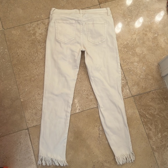 Free People White Stilt Distressed Worn Jeans Size 26 - Picture 6 of 8